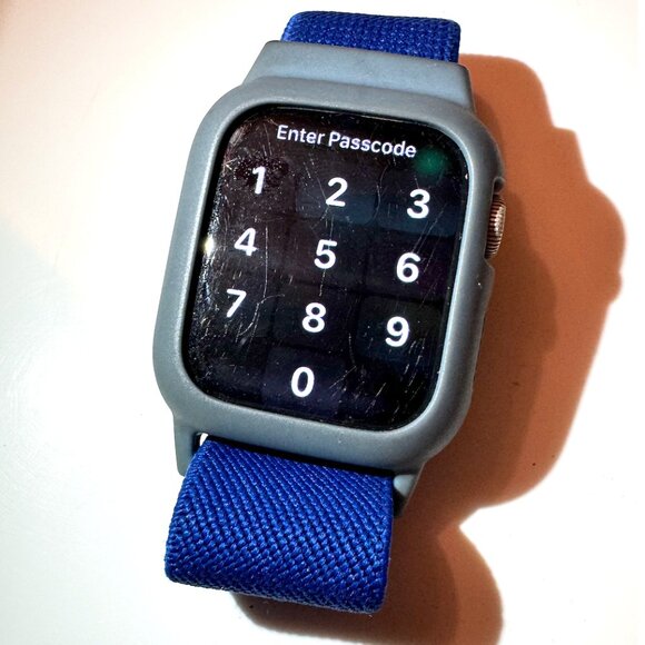 Apple Watch Series 7; Cellular + GPS